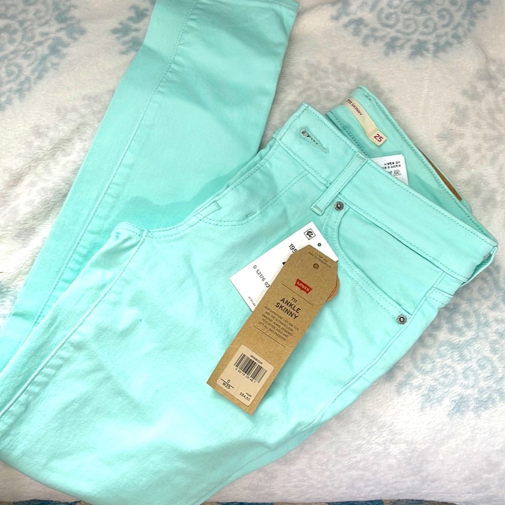 Levi’s 711 ankle skinny